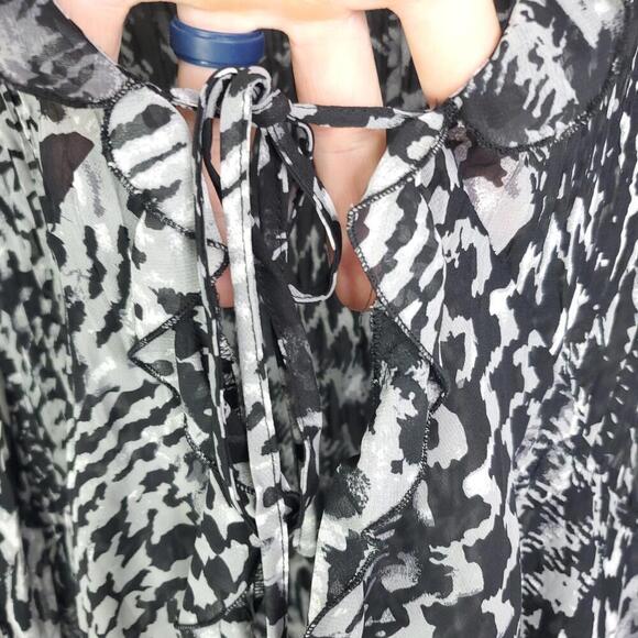 Notations Top Womens 2X Tie Front Ruffle Neck Dark Artsy Abstract Goth Retro - Picture 4 of 10